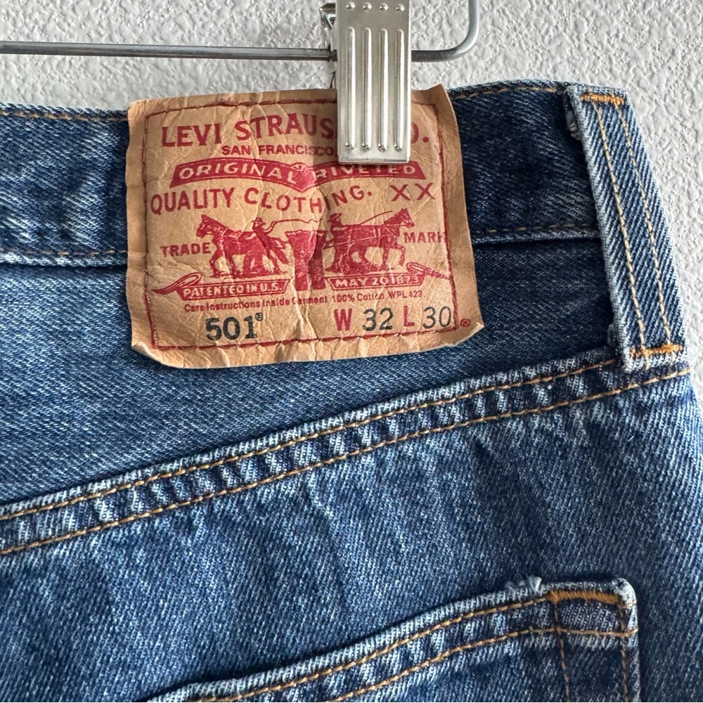Vintage Levi’s 501 Original Fit Straight Leg Jeans Blue Denim Button Fly Classic - Picture 7 of 11